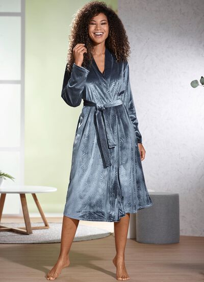 Hausmantel aus Pannesamt 