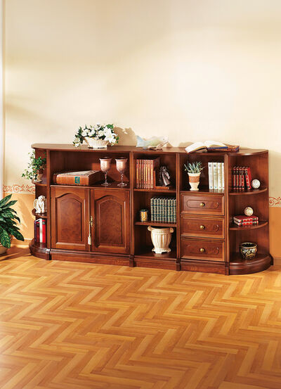 Teilmassive Möbelserie mit Echtholzfurnier 