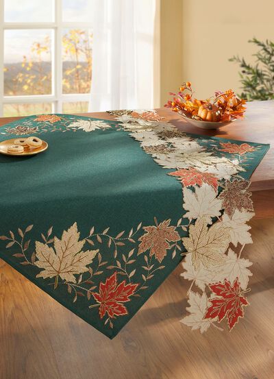 Herbstliche Tisch- und Raumdekoration mit aufwendigen Applikationen 