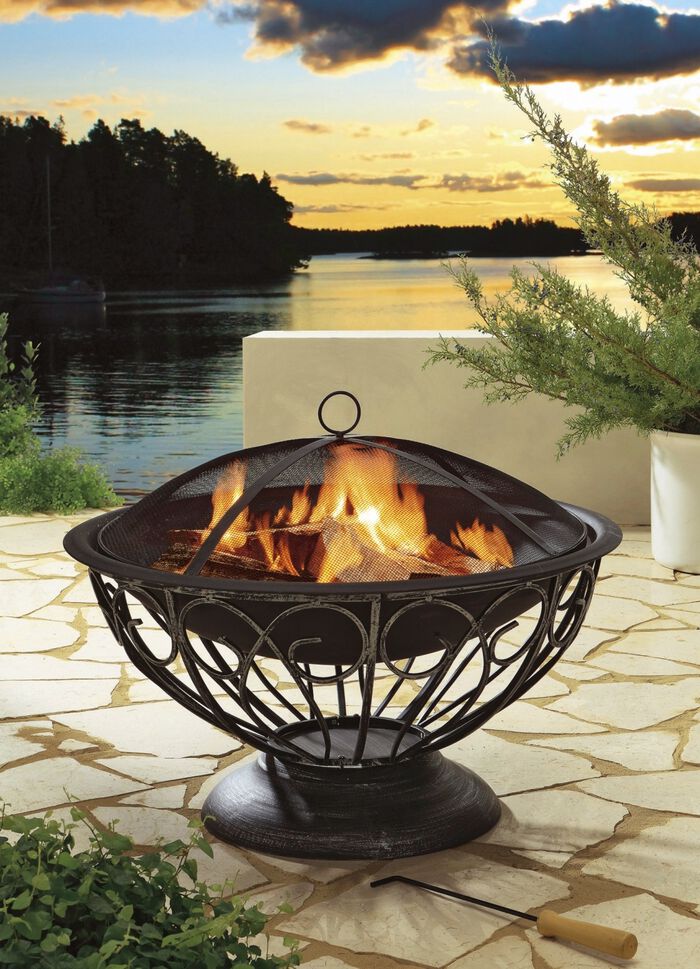 Feuerstelle im nostalgischen Design 