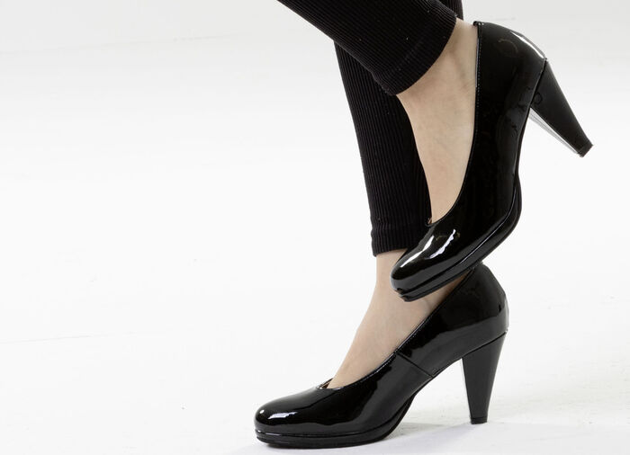 Andrea Conti, schicke Damen-Pumps, aus glänzendem Lackmaterial SCHWARZ
