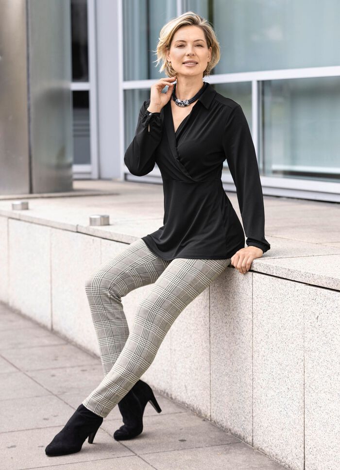 Raffiniertes Shirt mit Polokragen in 2 Farben SCHWARZ