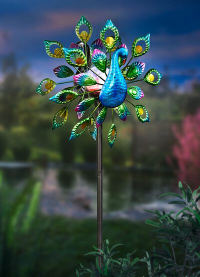 Solar-Windrad Pfau mit Solarkugel in der Mitte 