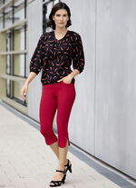 Caprihose mit abgerundeten Schlitzen an den Beinabschl&uuml;ssen 