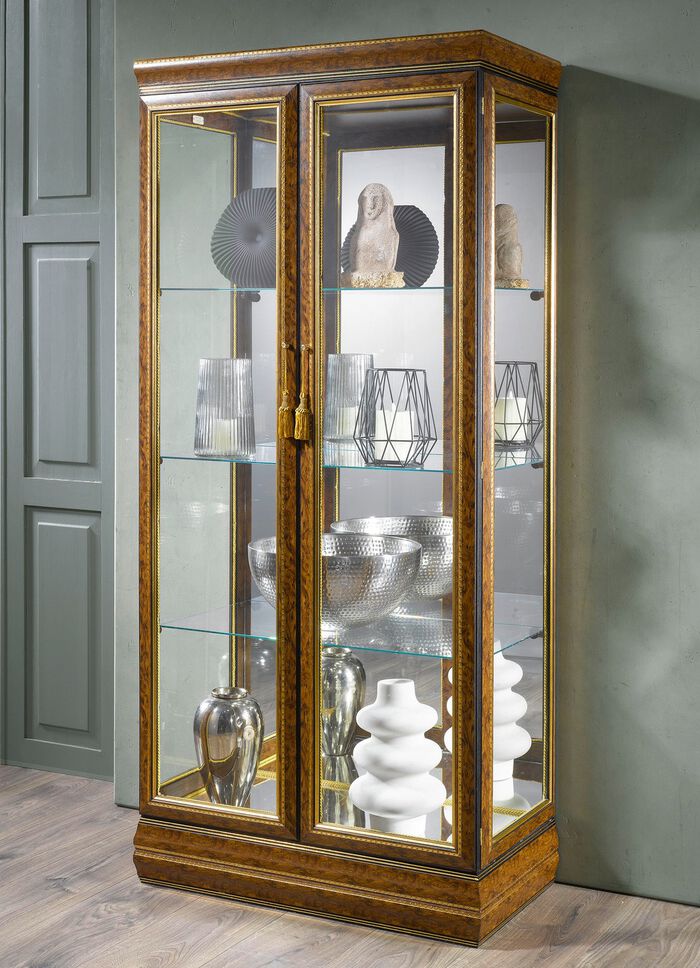 Stilvolle Vitrine aus massivem Holz 