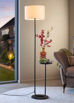 Stylishe Stehleuchte mit integriertem Tisch 