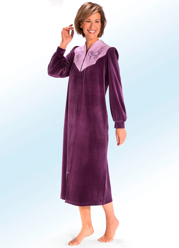 Hausmantel mit schmuckvoller Verzierung 