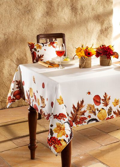 Raumdekoration mit Herbstlaub-Dessin 