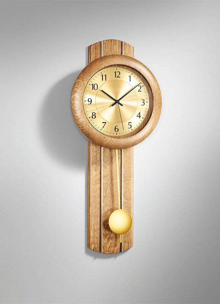 Wanduhr aus massivem Holz mit Funkuhrwerk 