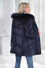 Jacke mit fester Kapuze 