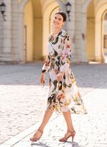 Kleid mit Bindegürtel 