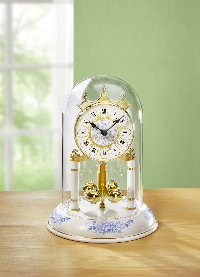 Drehpendeluhr mit Porzellansockel 