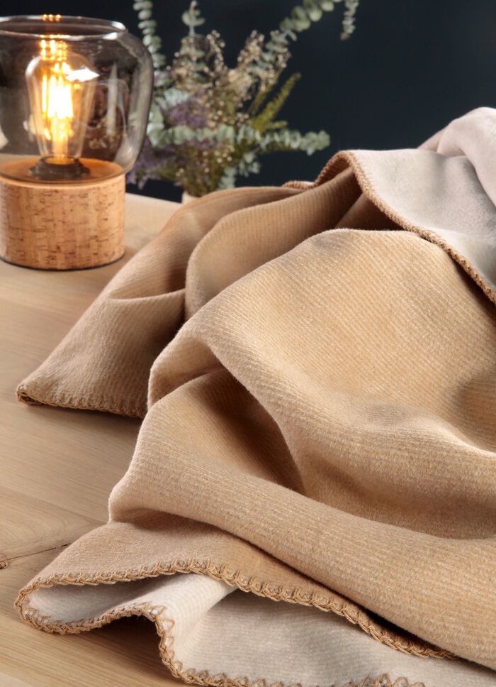 Wohndecke mit Uni-Wendeseite und H&auml;kelsaum CREME-NATUR
