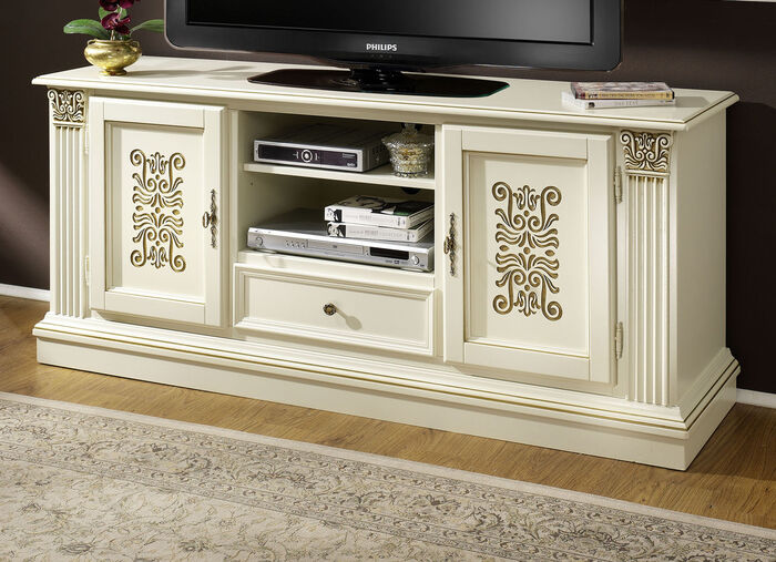 Hochwertige M&ouml;belserie mit aufwendigen Verzierungen 