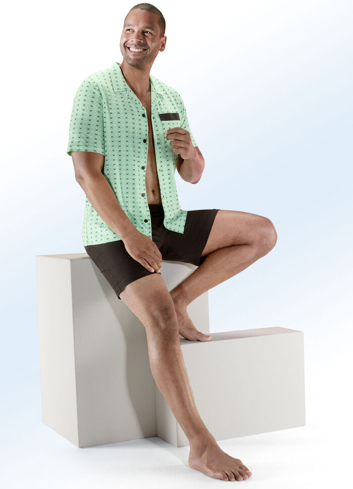 Shorty, durchgekn&ouml;pft, mit Reverskragen und Brusttasche 