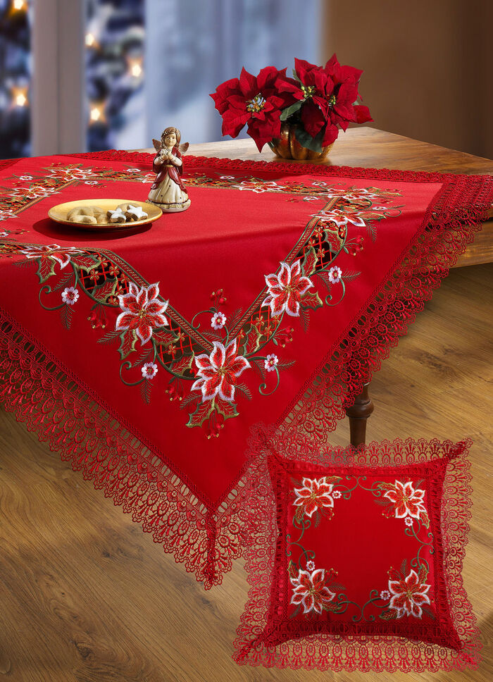 Tisch- und Raumdekoration mit Makrameeborte und floralen Stickereien