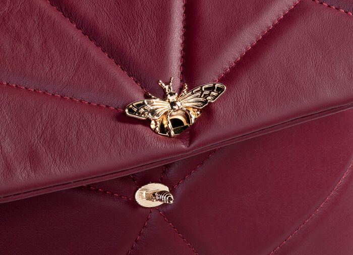 Laurina Tasche mit Kippschloss in extravaganter Libellenform BORDEAUX