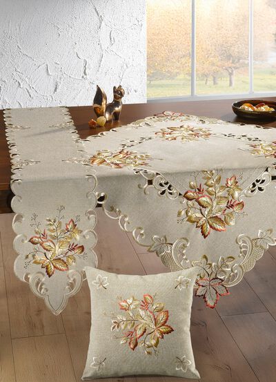 Filigran gearbeitete Tisch- und Raumdekoration 