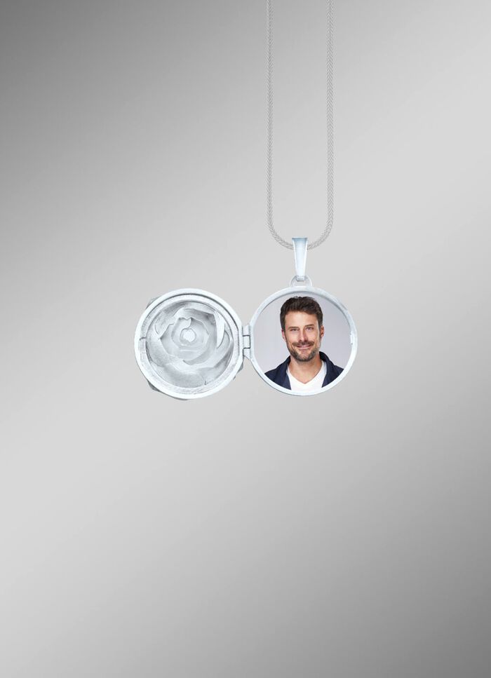 Medaillon im Rosen-Design 