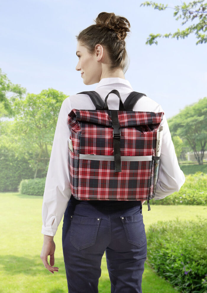 Einkaufstrolley mit Rucksack