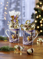 Gefüllte Tassen mit Kirchenmotiv aus Porzellan