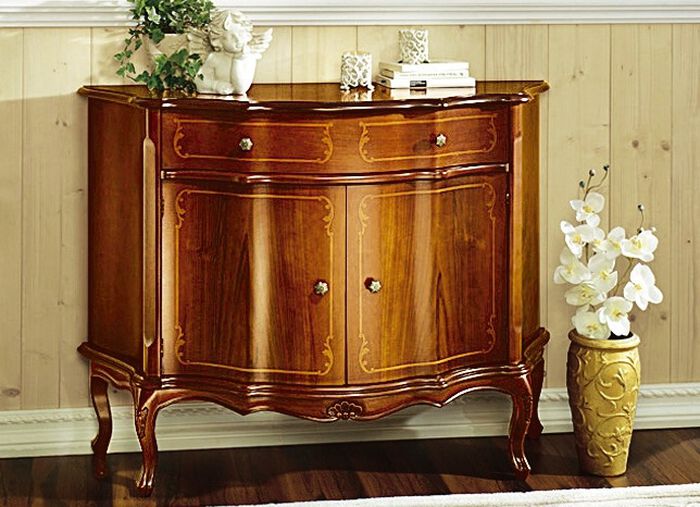 Kommode mit Intarsien-Arbeiten an den Fronten 