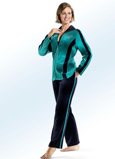 Hausanzug mit Strasssteinzier 