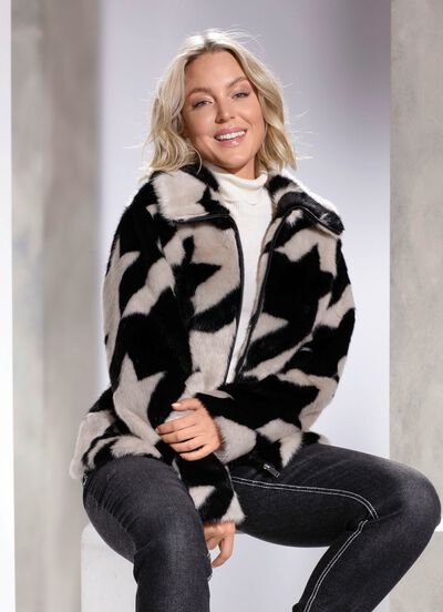 Kurzjacke mit aparter Kragenl&ouml;sung 