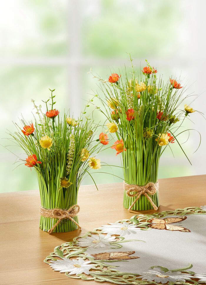 Fr&uuml;hlingsstrau&szlig; in nat&uuml;rlichen Farben 