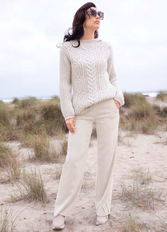 Cordhose mit modisch weitem Beinverlauf 