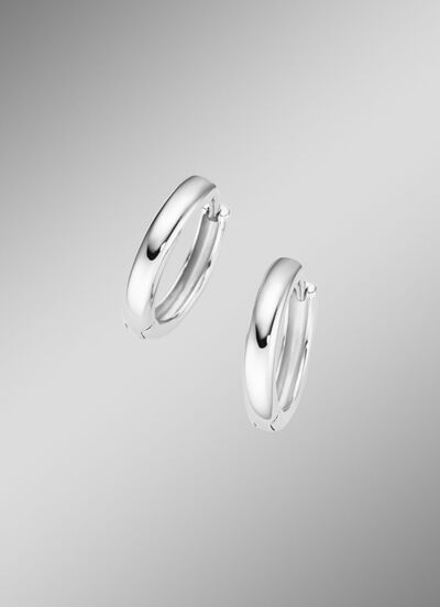 Glänzende Klappcreolen in edlem Silber 