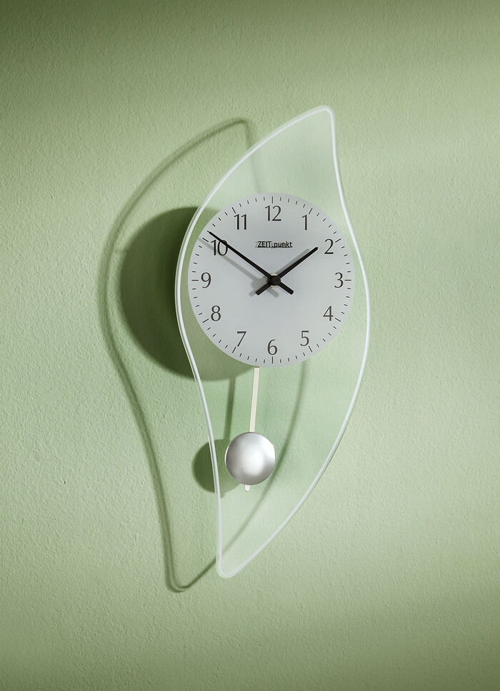 Wanduhr mit arabischen Ziffern 