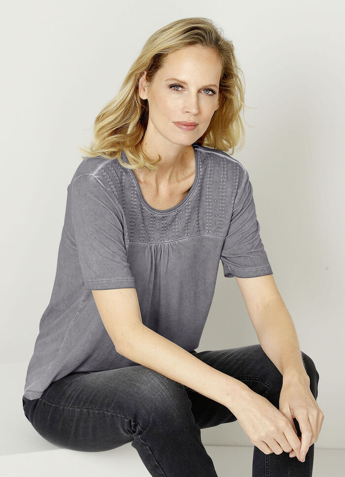 Shirt mit modischen Nietenzier 