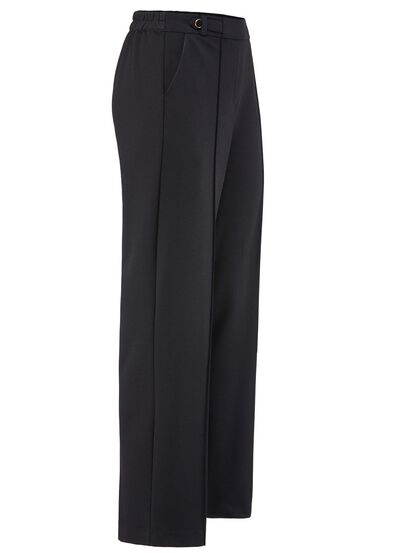 Hose in modischer Weite 