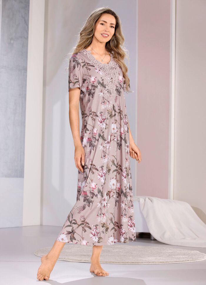 kn&ouml;chellanges Laurina Nachthemd mit gro&szlig;z&uuml;giger Motivspitze 