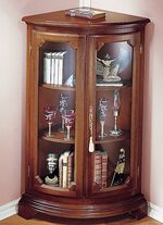 Eckvitrine klein, 2-türig NUSSBAUM