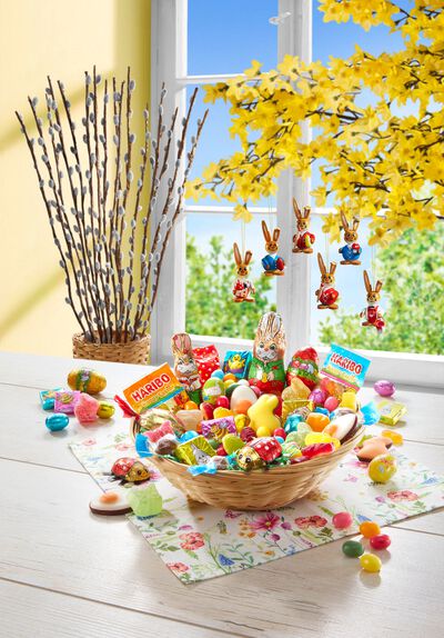 Prall gef&uuml;llter Osterkorb f&uuml;r Kinder 