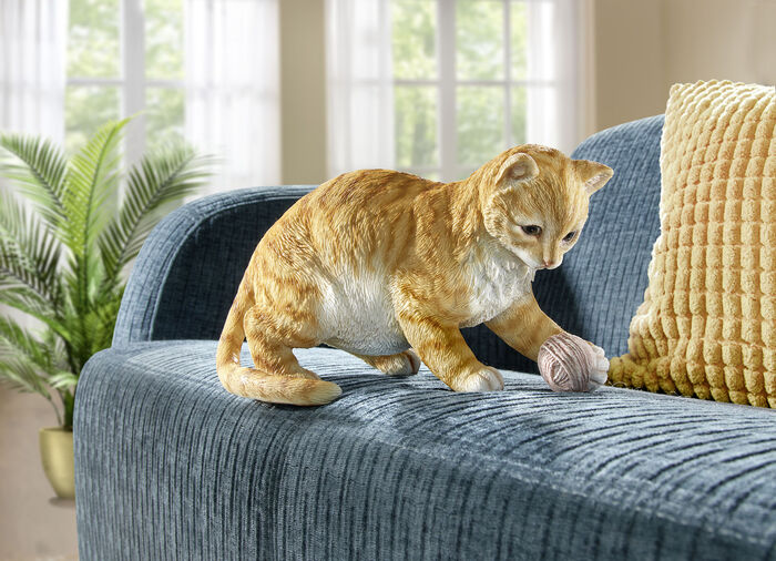 Katze mit Wollknäuel 