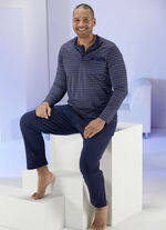 Schlafanzug mit Knopfleiste, Brusttasche und Karodessin 