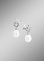 Herzliche Eleganz &ndash; Ohrstecker aus Silber mit Perlen und Zirkonia 