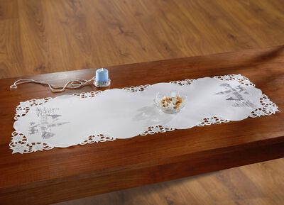 Tischdecke mit romantischem Winterdorf-Dessin 