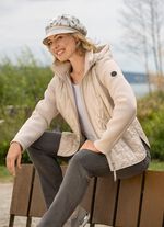 Jacke mit trendgenauem Laserstepp 