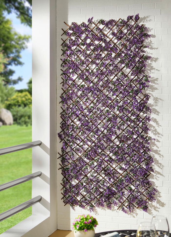 Wandgitter aus Bl&auml;tter und Bl&uuml;ten 