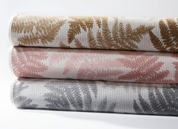 Tagesdecke mit naturnahen Bl&auml;ttermotiven ROSA