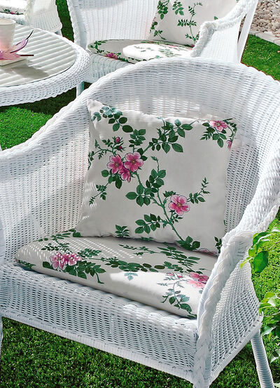 Sitz- und Zierkissen mit Bezug aus reiner Baumwolle 