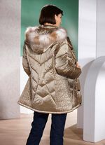 Jacke mit figurschmeichelnder L&auml;ngssteppung seitlich 