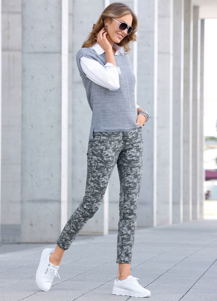 Jeans mit Camouflage-Dessinierung 