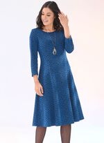 Strick-Kleid mit leichtem Cloqu&eacute;-Effekt 
