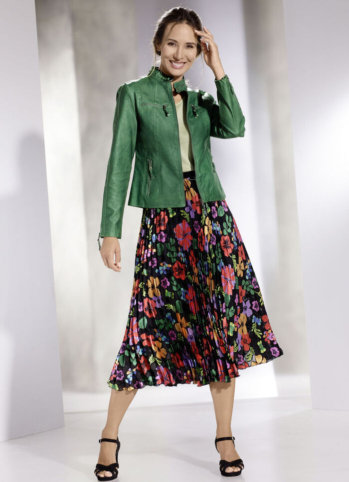 Kurzjacke mit kleinem Stehkragen 