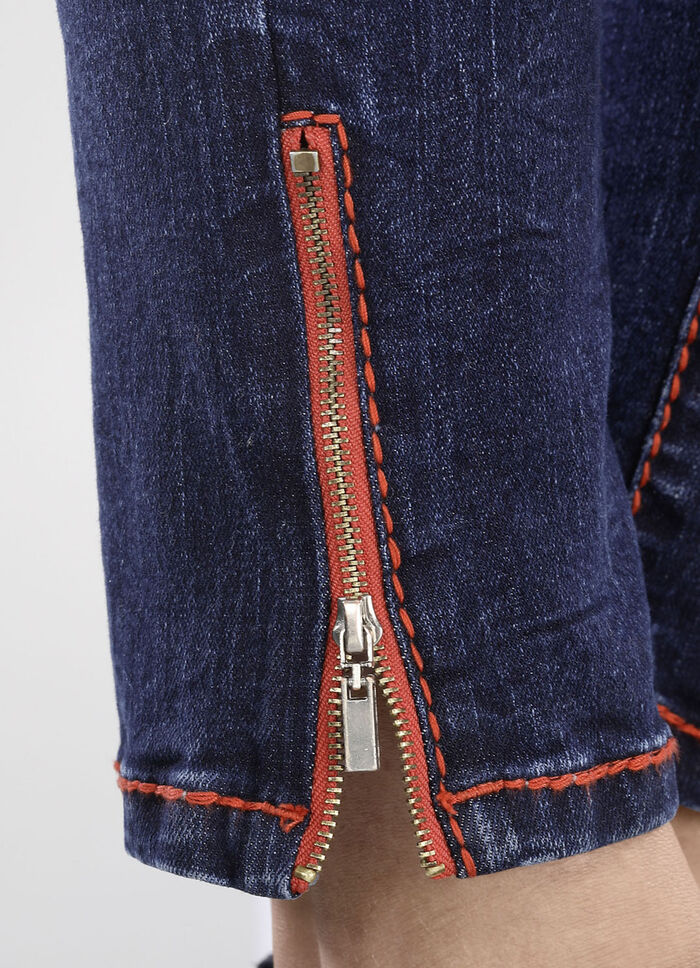 Jeans mit terrafarbenen Kontrastziernähten JEANSBLAU